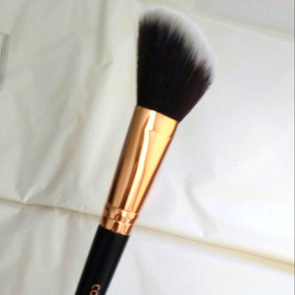 New Shaina B Miami Contour brush